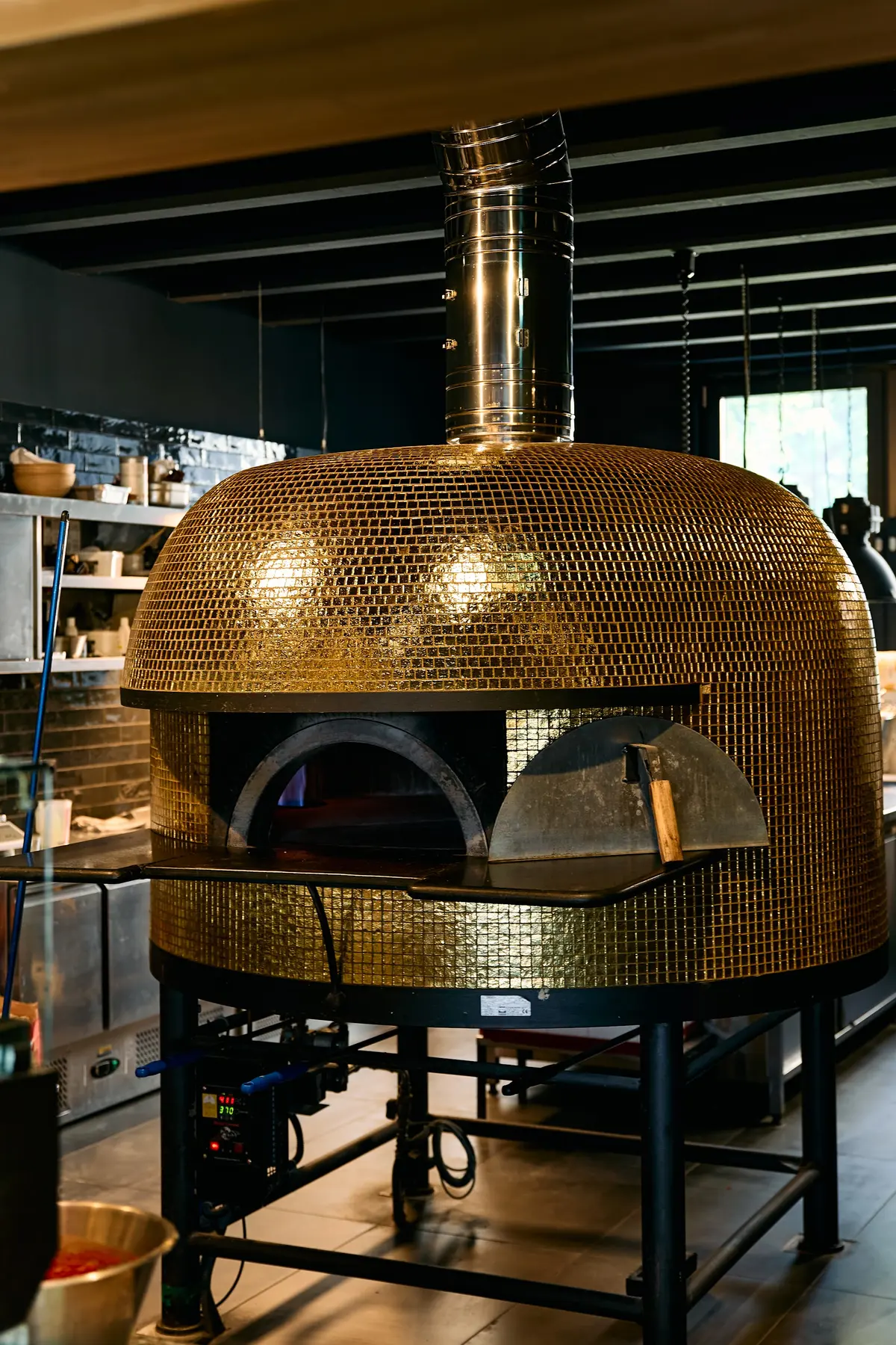 Goldener Pizzaofen